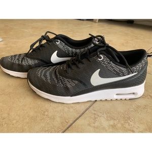 EUC Women’s Nike Air Mac Thea